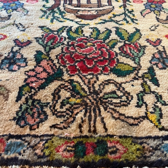 Beautiful Vintage Rug - Picture 4 of 9